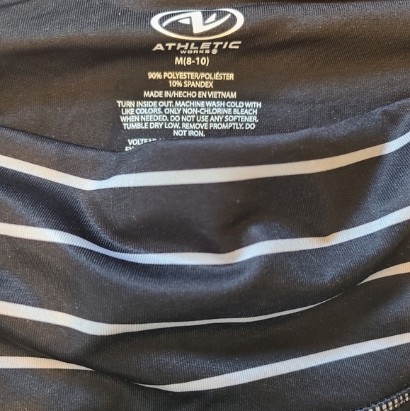 🌟 4/$20 Athletic Works black and Gray Striped Capri Leggings in Medium - Picture 4 of 5